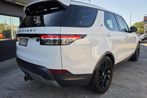 2018 Land Rover Discovery Series 5 SE SUV Image 9