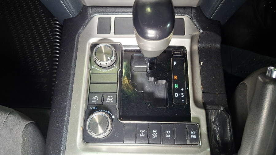 2016 Toyota LandCruiser VDJ200R GXL SUV Image 21