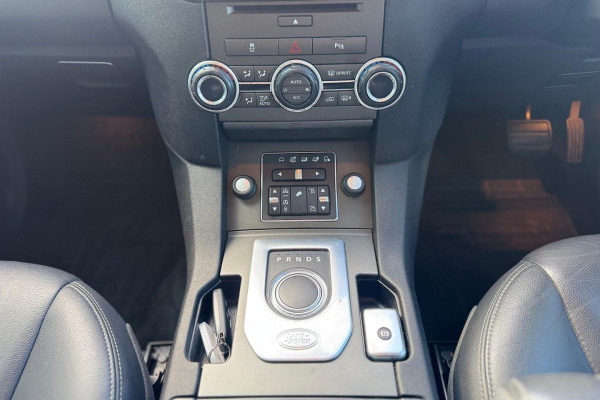 2015 Land Rover Discovery Series 4 SDV6 HSE SUV Image 14