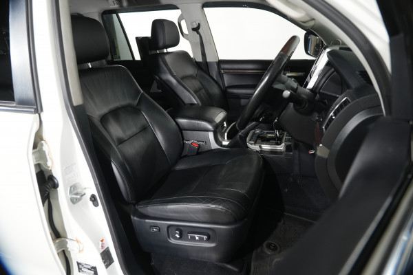 2018 Toyota LandCruiser Sahara SUV image 28