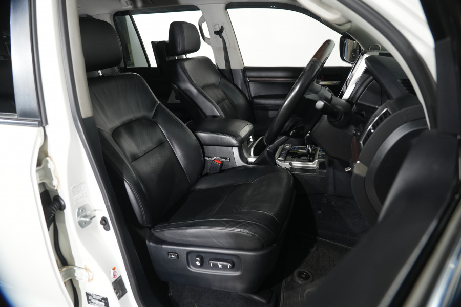 2018 Toyota LandCruiser Sahara SUV