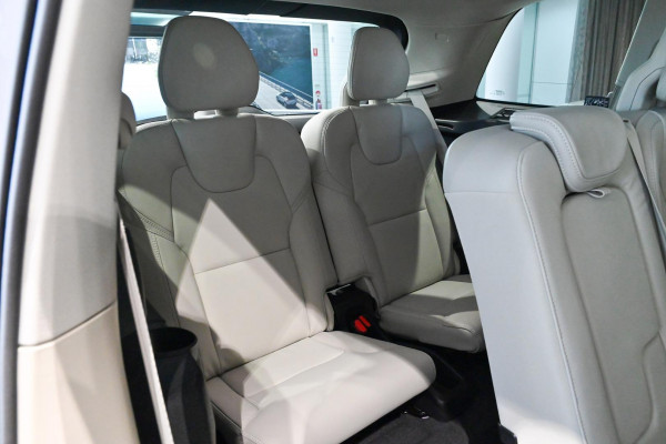 2026 Volvo XC90 L Series Ultra B5 Dark SUV Image 7