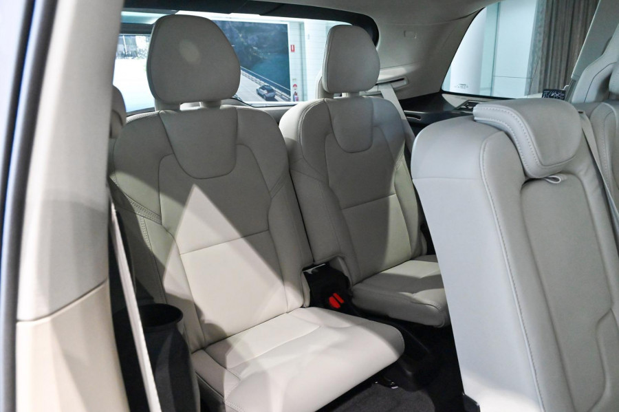 2026 Volvo XC90 L Series Ultra B5 Dark SUV Image 7