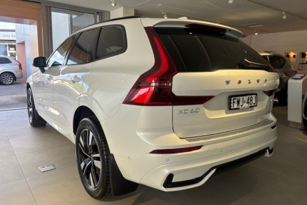 2025 MY26 Volvo XC60 UZ Plus T8 Plug-in Hybrid Dark SUV Image 2