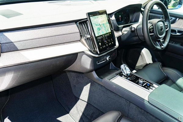 2026 Volvo XC90 L Series Ultra B5 Dark SUV Image 6
