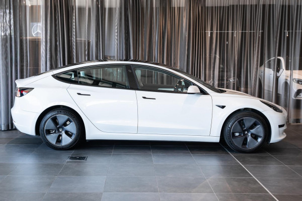 2022 Tesla Model 3  Rear-Wheel Drive Sedan image 5