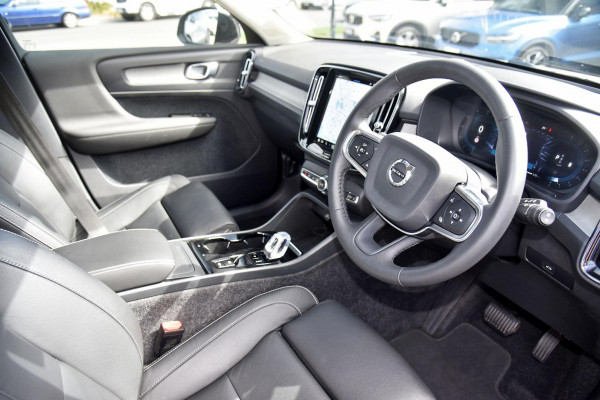 2023 MY24 Volvo XC40 XZ Ultimate B4 Dark SUV Image 6