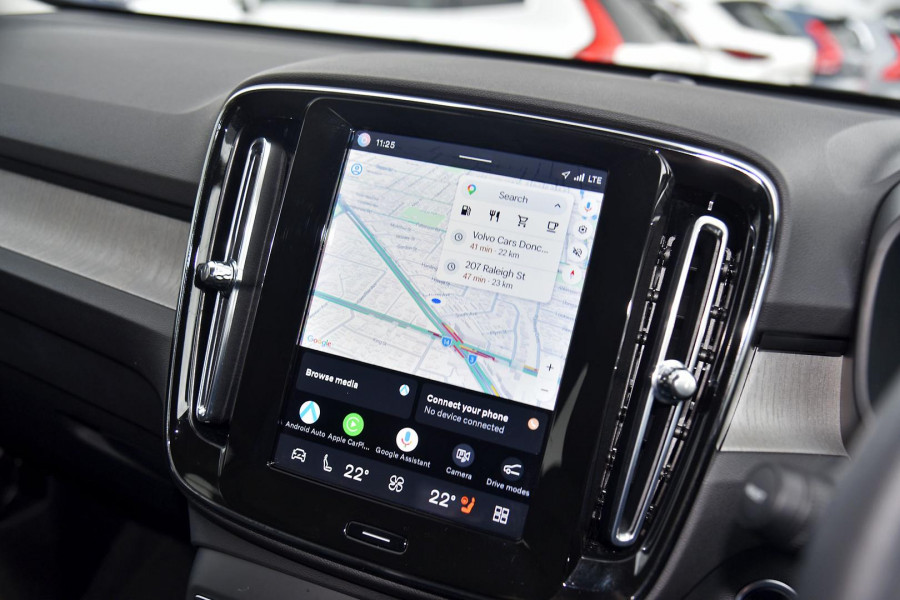 2025 Volvo XC40 XZ Plus B4 SUV Image 7