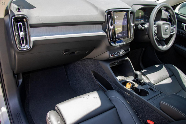 2025 Volvo XC40 XZ Plus B4 SUV Image 6