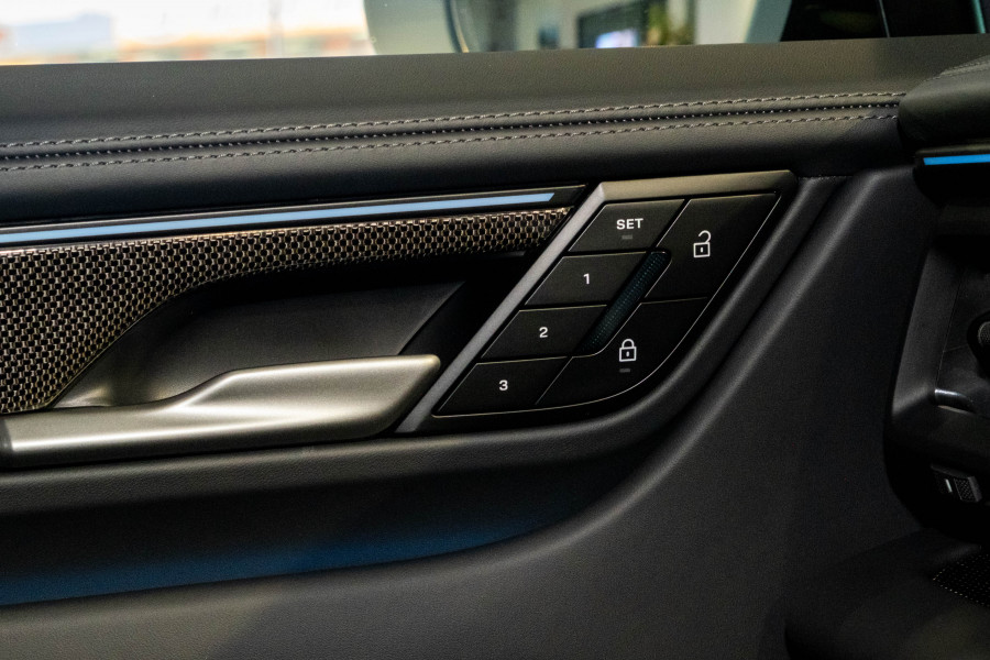 2025 Porsche Macan SUV