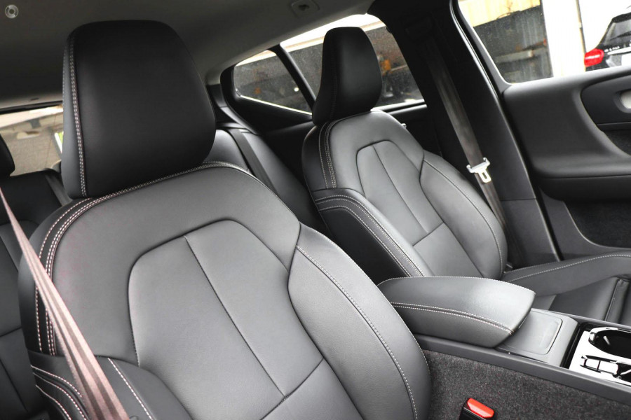 2026 Volvo XC40 XZ Ultra B4 Bright SUV Image 6