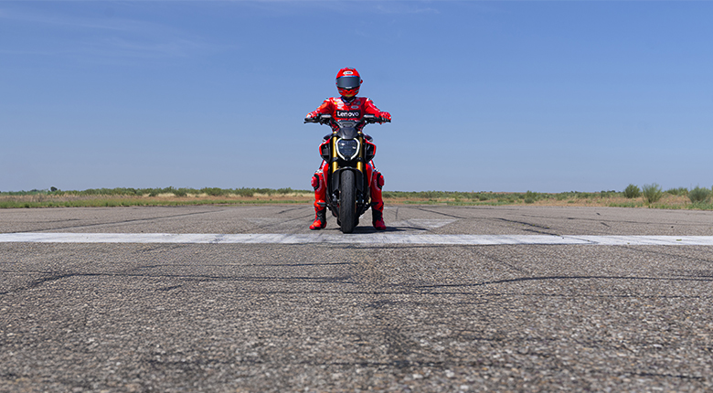 New Ducati Diavel V4 RS Image