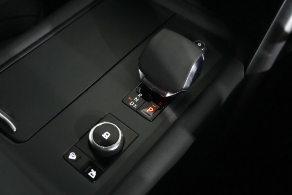 2024 Land Rover Discovery Series 5 P360 Dynamic SE SUV Image 13