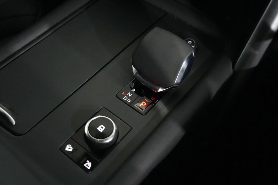 2024 Land Rover Discovery Series 5 P360 Dynamic SE SUV Image 13