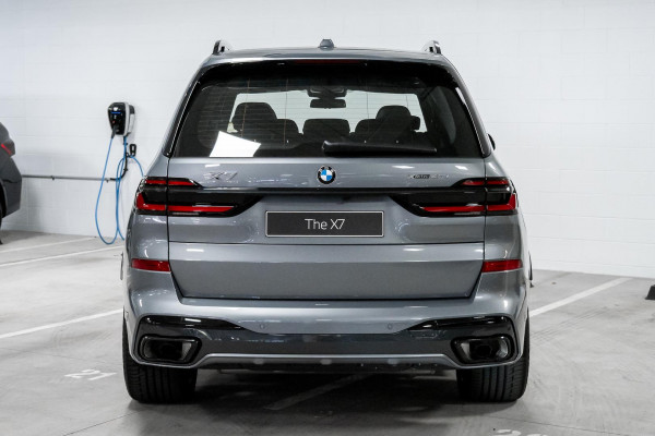2025 BMW X7 G07 LCI xDrive40i M Sport SUV image 5
