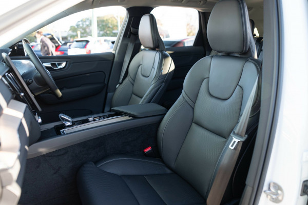 2026 Volvo XC60 UZ Ultra T8 Plug-in Hybrid Dark SUV Image 4