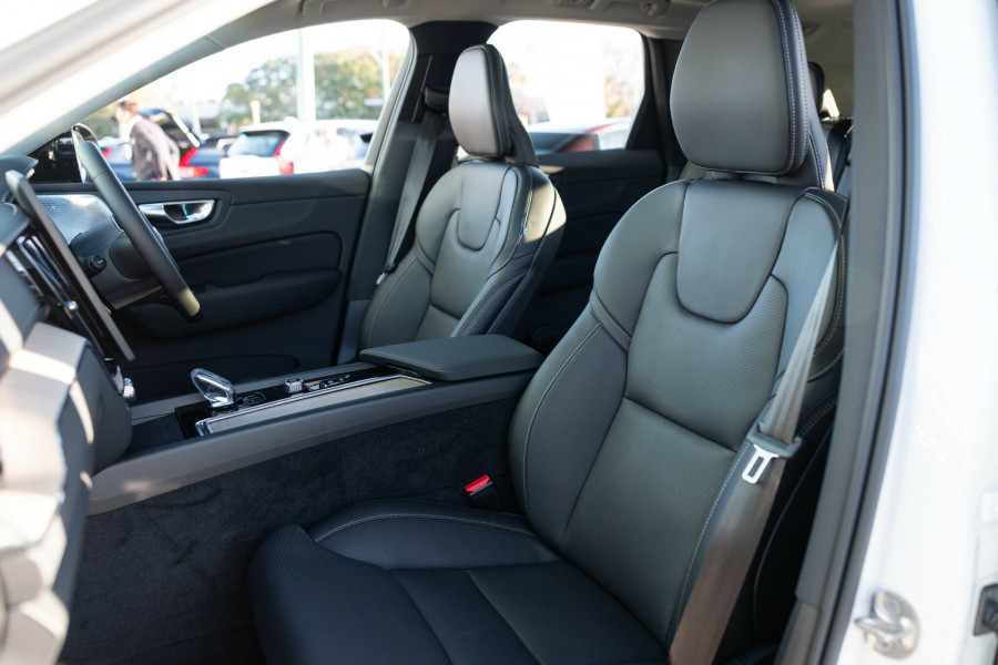 2026 Volvo XC60 UZ Ultra T8 Plug-in Hybrid Dark SUV Image 4