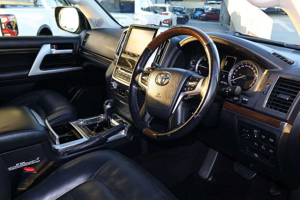 2018 Toyota LandCruiser VDJ200R Sahara SUV Image 11