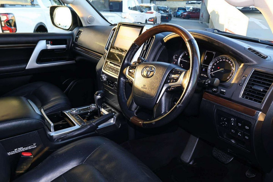 2018 Toyota LandCruiser VDJ200R Sahara SUV Image 11