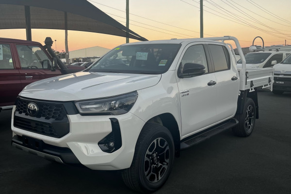2025 Toyota HiLux GUN126R SR5 48V Cab Chassis Image 3