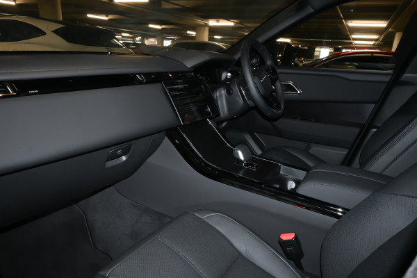 2026 MY25 Land Rover Range Rover Velar L560 P250 Dynamic SE SUV image 8