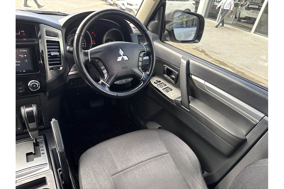 2017 Mitsubishi Pajero NX GLX Wagon Image 27