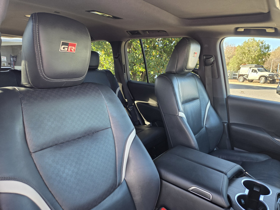 2022 Toyota LandCruiser FJA300R GR Sport SUV Image 14