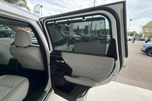 2021 MY22 Mitsubishi Outlander ZM Exceed SUV Image 14