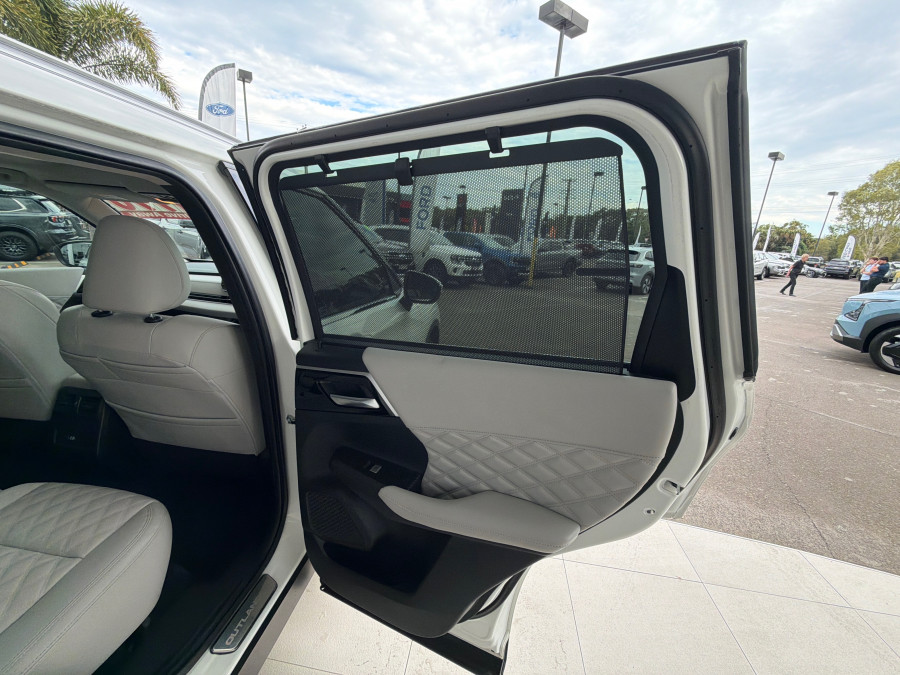 2021 MY22 Mitsubishi Outlander ZM Exceed SUV Image 14