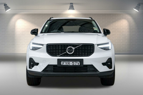 2026 Volvo XC40 XZ Ultra B4 Dark SUV Image 16