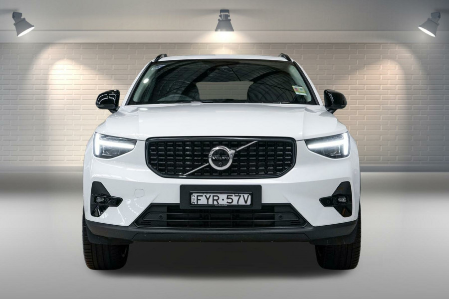 2026 Volvo XC40 XZ Ultra B4 Dark SUV Image 16