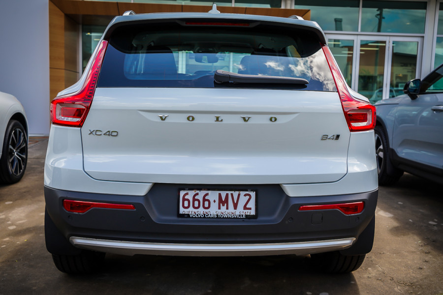 2024 MY25 Volvo XC40 XZ Ultra B4 Bright SUV Image 9