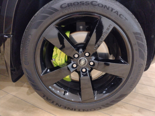 2024 MY25 Land Rover Defender L663 110 P525 V8 SUV image 14