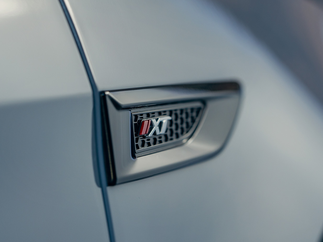 Dark & Bold Badging Image