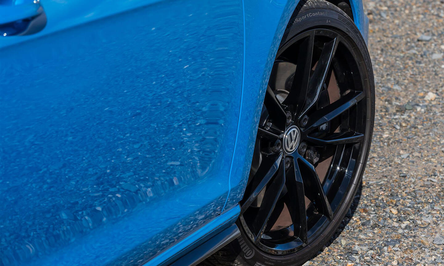 Elegant and dynamic Exterior Image