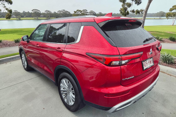 2023 Mitsubishi Outlander ZM LS SUV Image 4