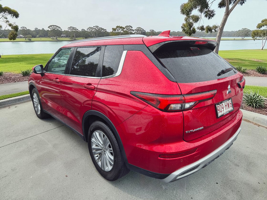 2023 Mitsubishi Outlander ZM LS SUV Image 4