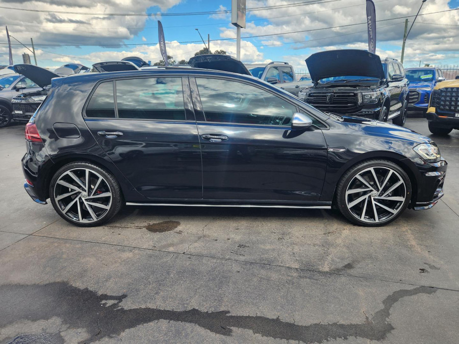 2020 Volkswagen Golf 7.5 R Hatch Image 2
