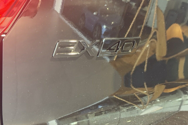 2025 Volvo EX40 No Series Black Edition SUV Image 5
