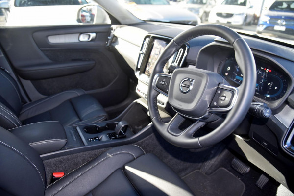 2025 Volvo XC40 XZ Plus B4 SUV Image 12