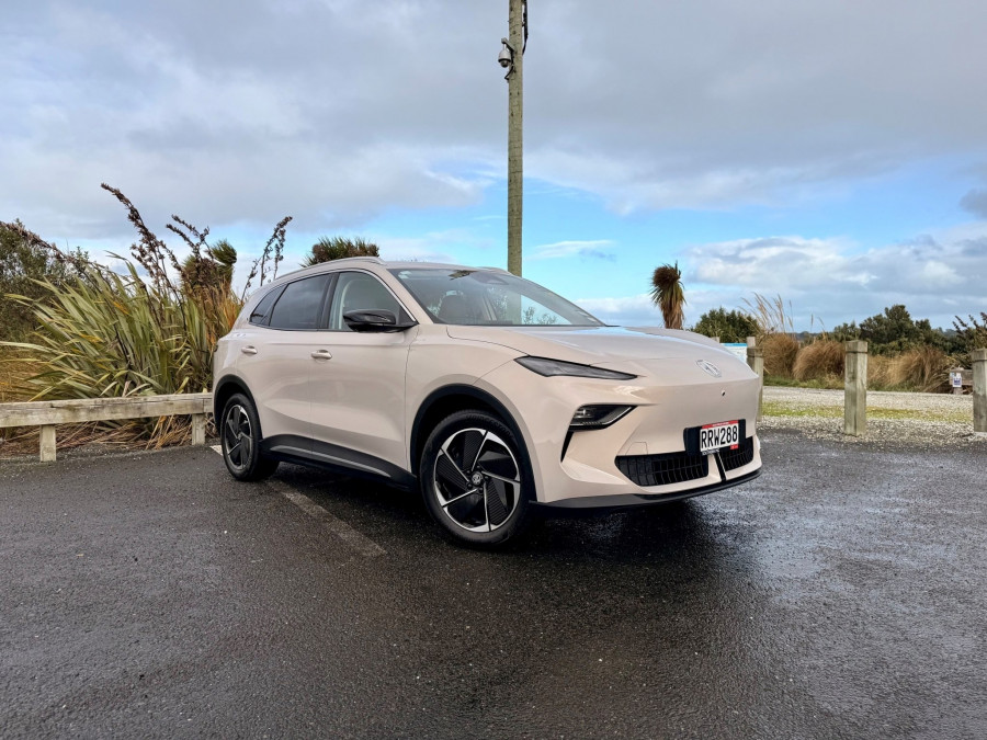 2026 MG MGS5 EV ZS3EM Essence 49 SUV Image 1