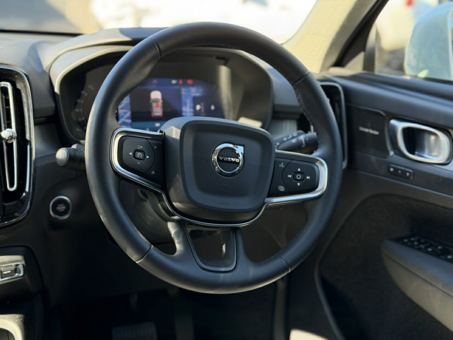 2025 Volvo XC40 XZ Plus B4 SUV Image 12