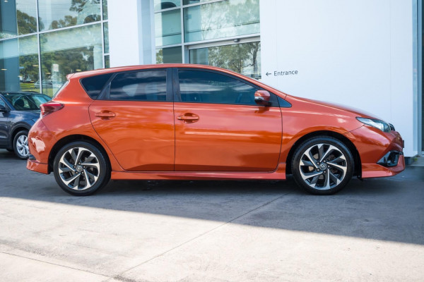 2016 Toyota Corolla ZRE182R SX Hatch Image 3