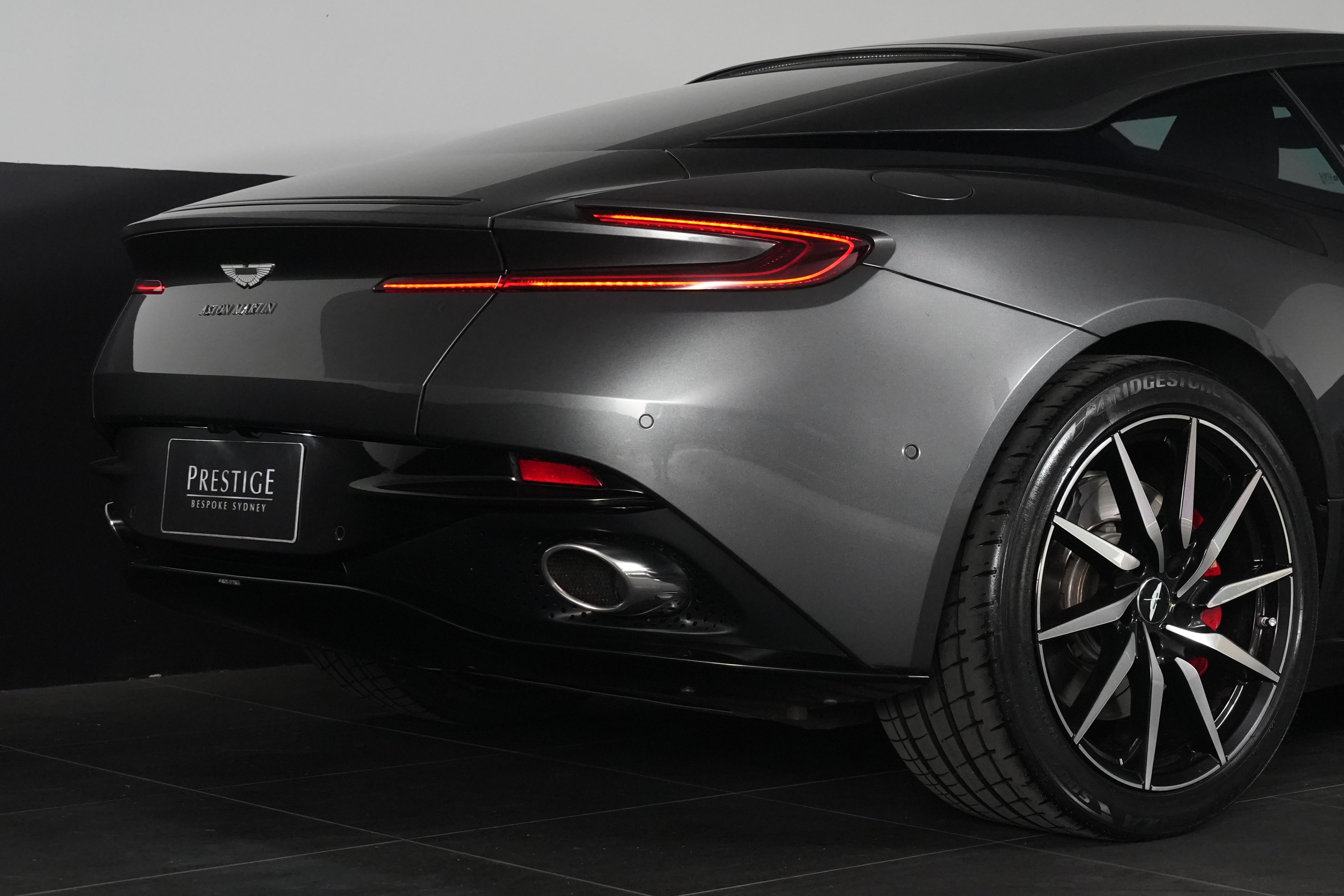 2018 Aston Martin DB11 Coupe Image 20