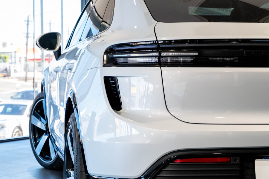 2025 Porsche Macan SUV
