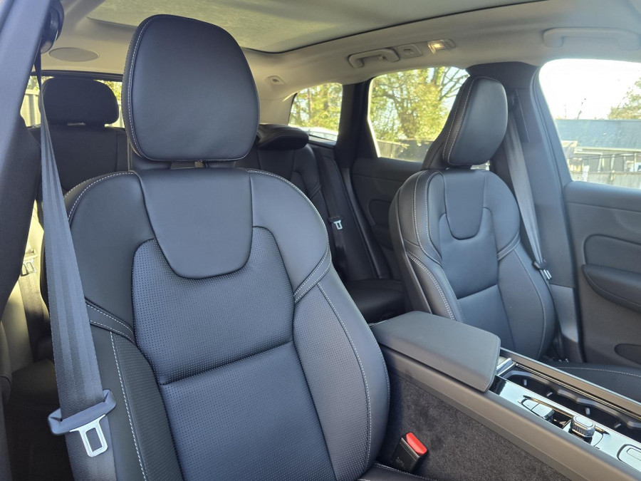 2026 Volvo XC60 UZ Ultra B5 Dark SUV Image 17