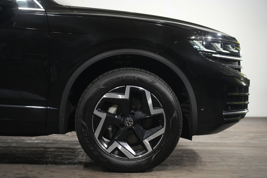 2025 Volkswagen Touareg 170TDI SUV Image 5