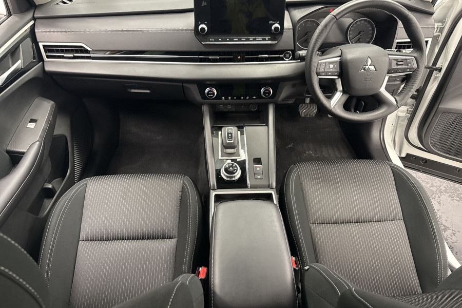 2023 MY24 Mitsubishi Outlander ZM LS SUV Image 17