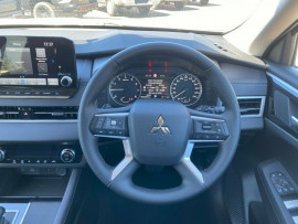 2024 Mitsubishi Outlander ZM LS SUV image 24