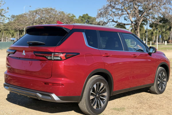 2025 Mitsubishi Outlander ZM LS SUV Image 5